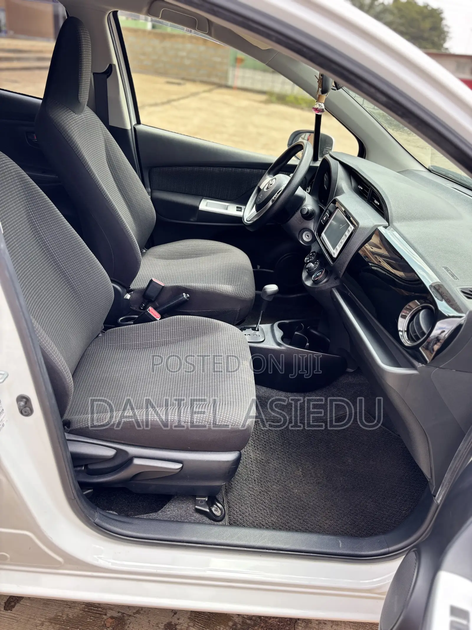 Toyota Vitz 1.3 AWD 3dr 2015 White