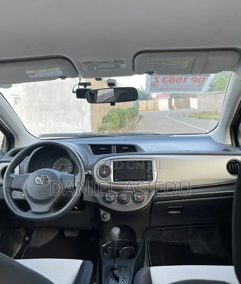 Toyota Vitz 1.3 AWD 3dr 2013 Gray