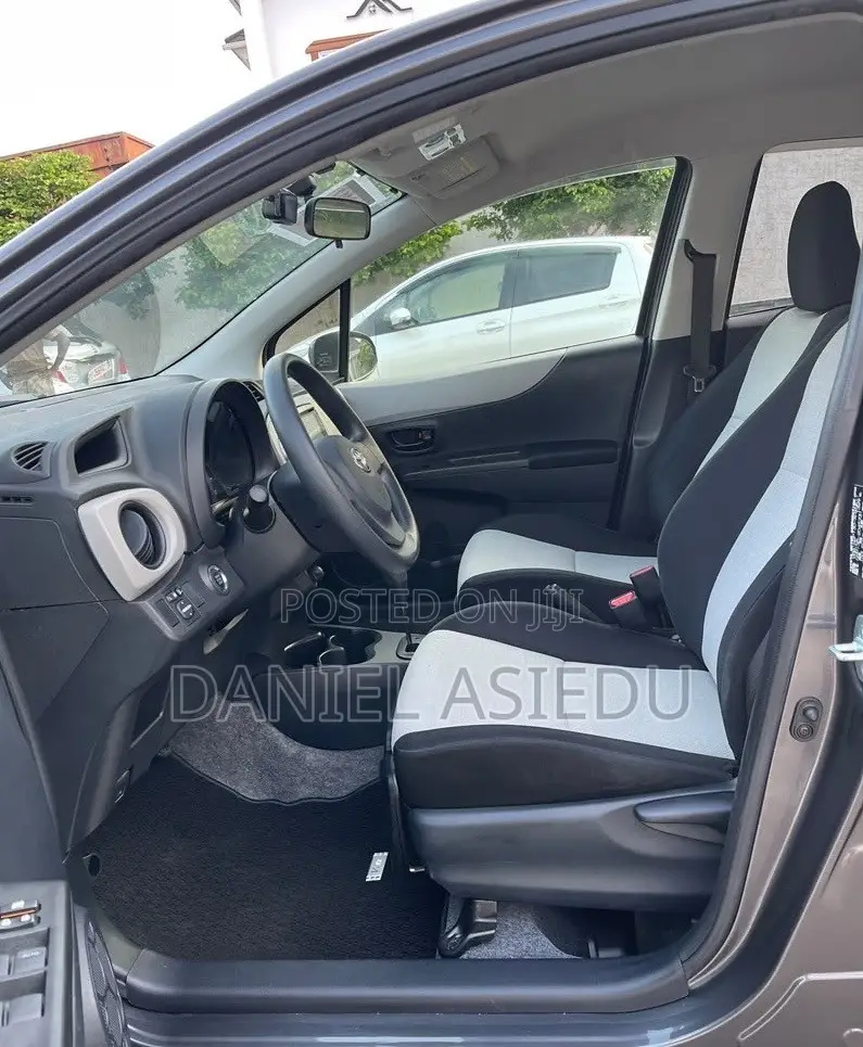Toyota Vitz 1.3 AWD 3dr 2013 Gray