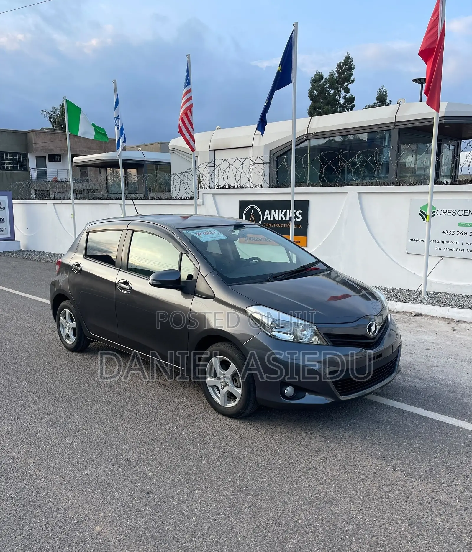Toyota Vitz 1.3 AWD 3dr 2013 Gray