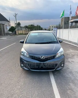 Toyota Vitz 1.3 AWD 3dr 2013 Gray