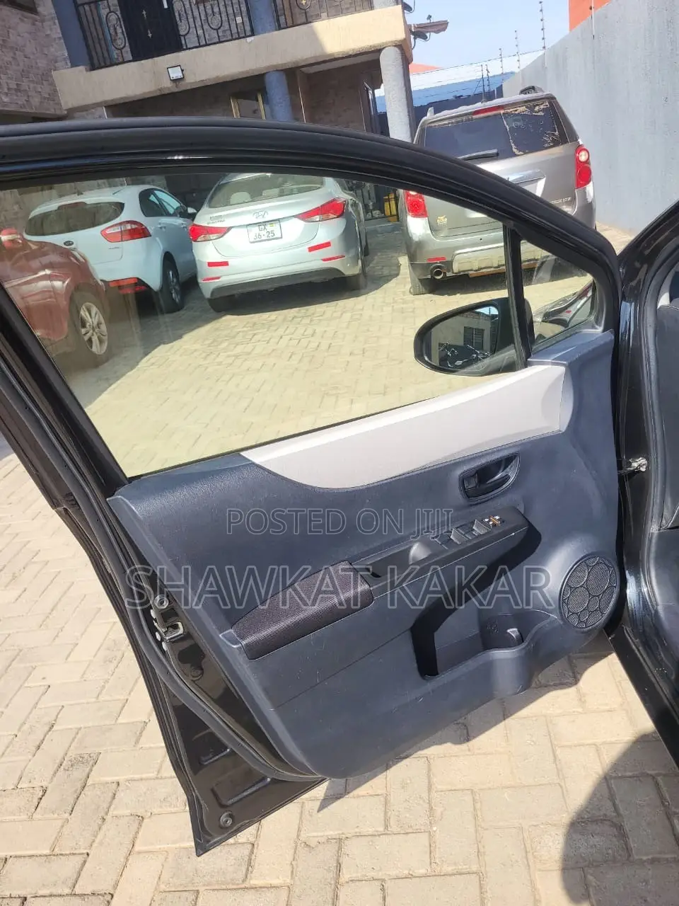 Toyota Vitz 1.3 AWD 3dr 2012 Black