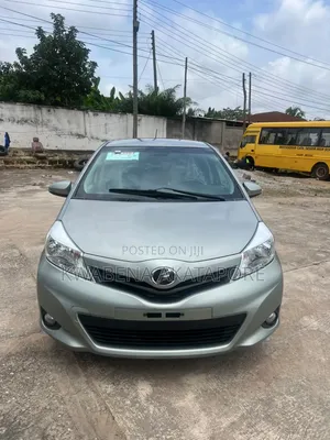 Toyota Vitz 1.5 FWD 5dr 2014 Green