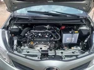 Toyota Vitz 1.5 FWD 5dr 2014 Green