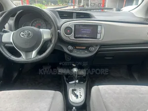Toyota Vitz 1.5 FWD 5dr 2014 Green