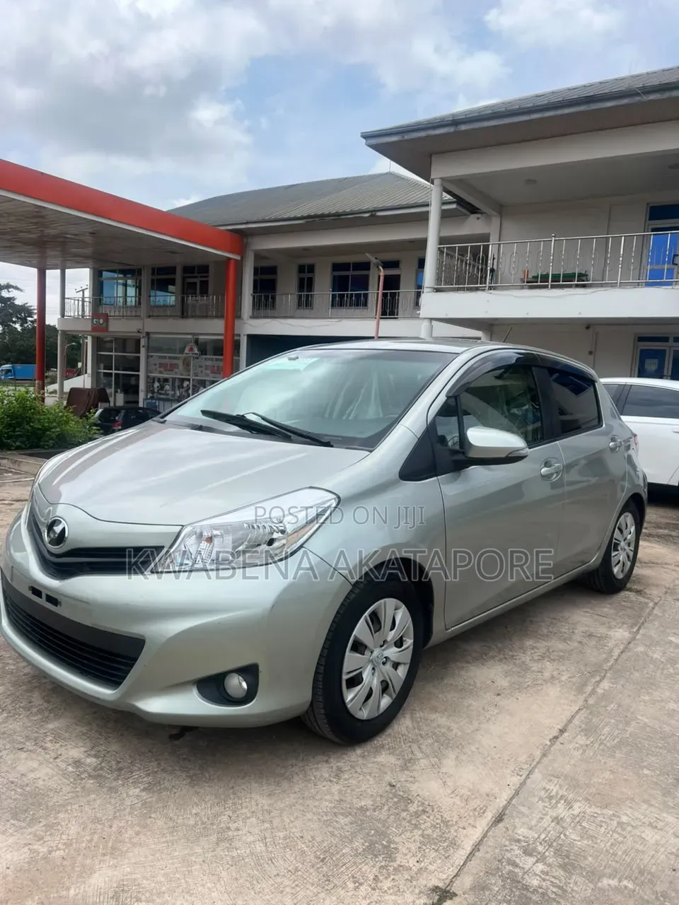 Toyota Vitz 1.5 FWD 5dr 2014 Green