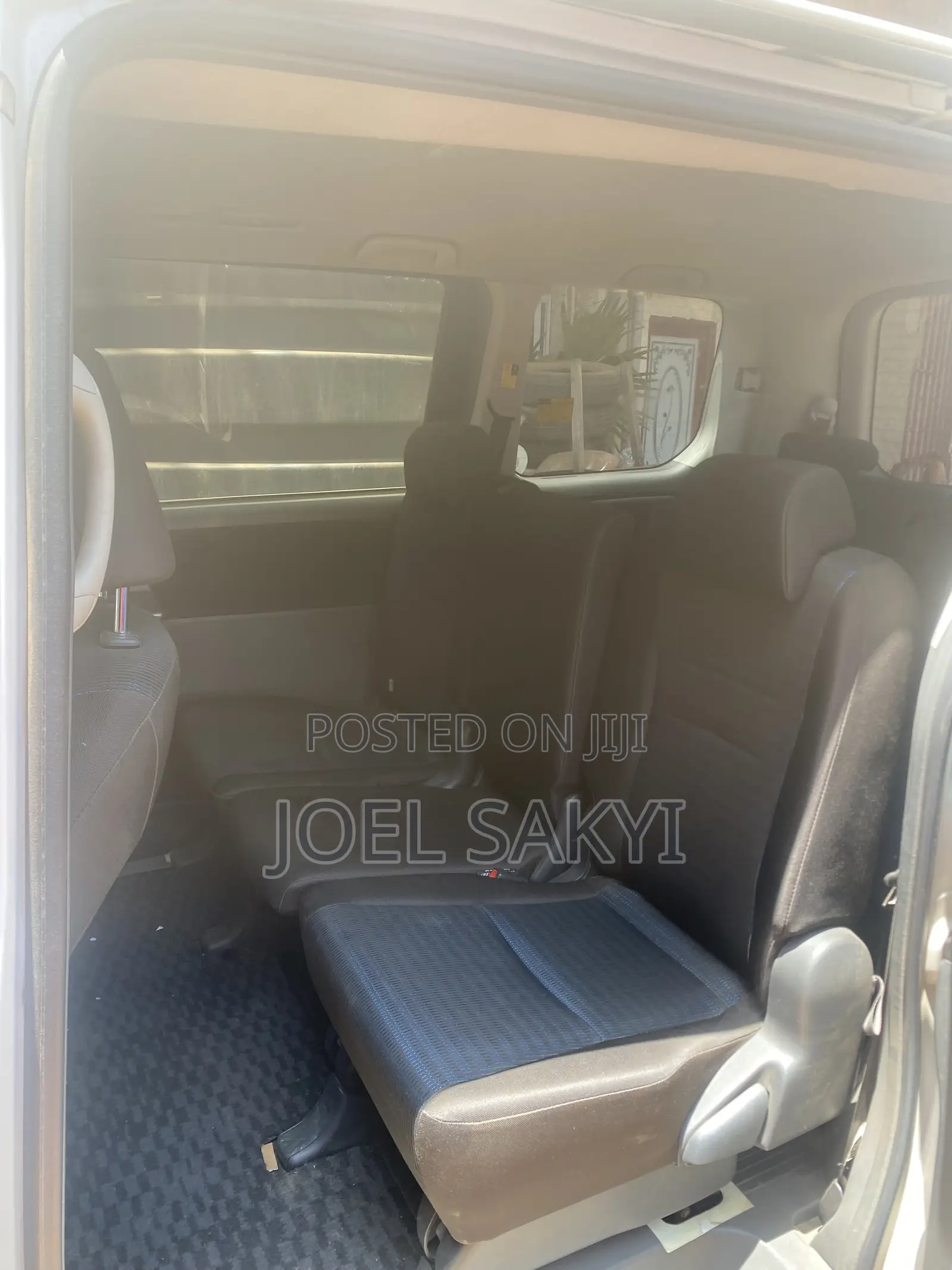 Toyota Voxy - Mini Van for Hiring!
