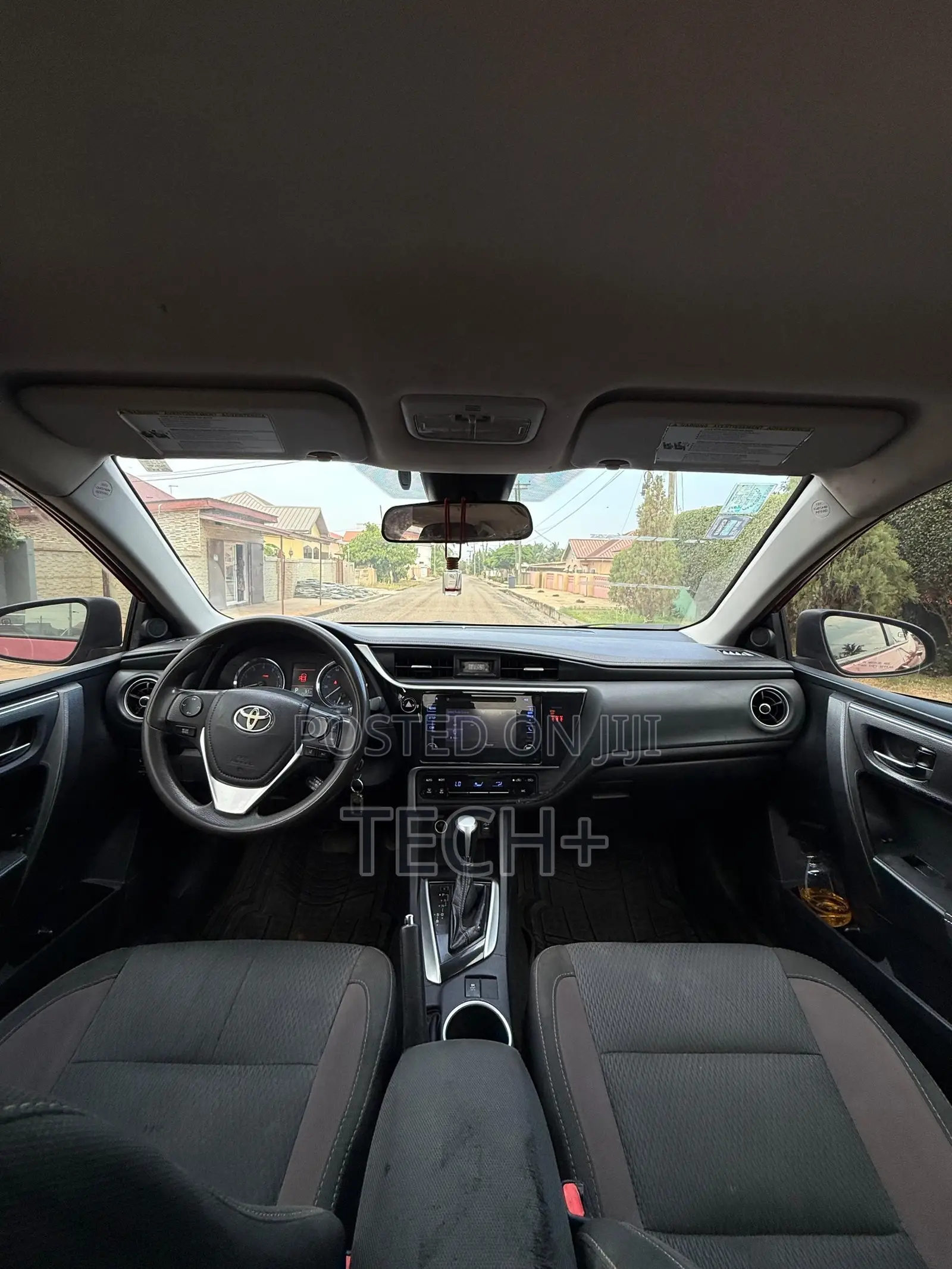 Toyota Corolla LE (1.8L 4cyl 2A) 2018 Red