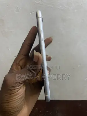 Apple iPhone XR 64 GB White