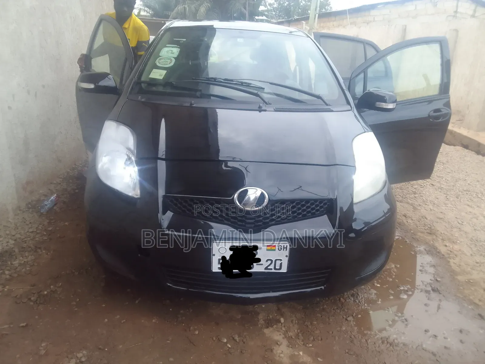 Toyota Vitz 2010 Black