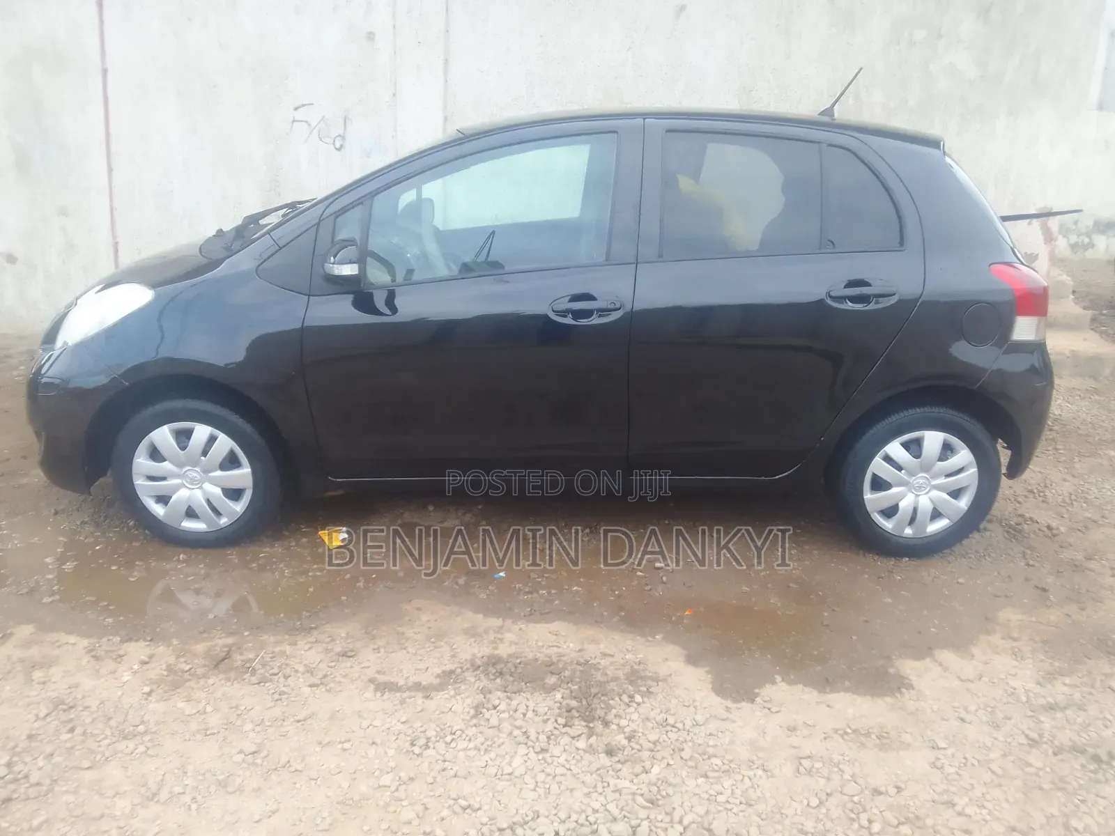 Toyota Vitz 2010 Black