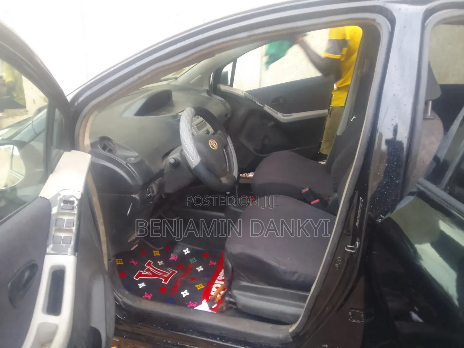 Toyota Vitz 2010 Black