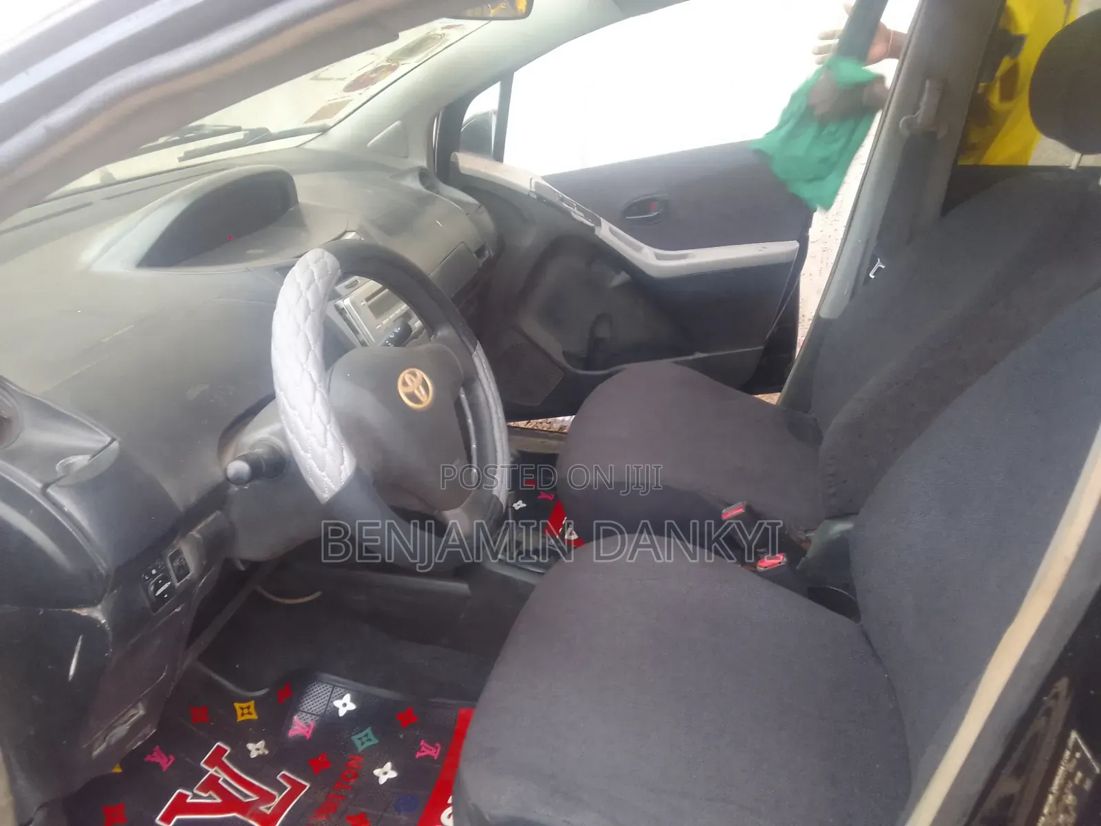 Toyota Vitz 2010 Black