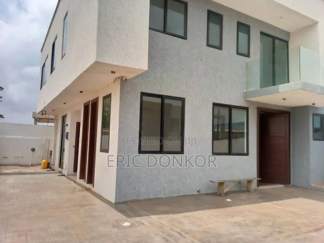3bdrm Duplex in Botwe School Juntion, Accra Metropolitan for rent