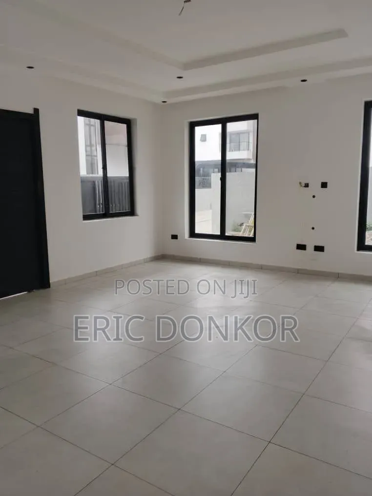 3bdrm Duplex in Botwe School Juntion, Accra Metropolitan for rent