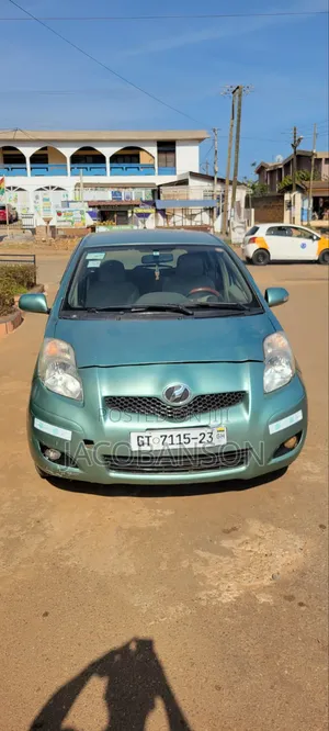 Toyota Vitz 2010 Green