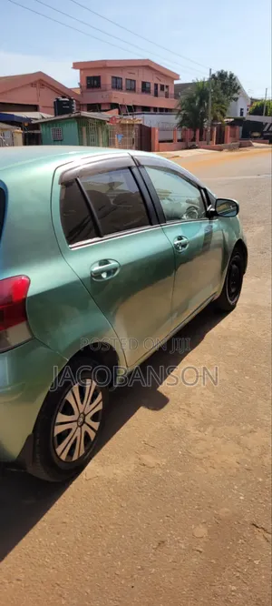 Toyota Vitz 2010 Green