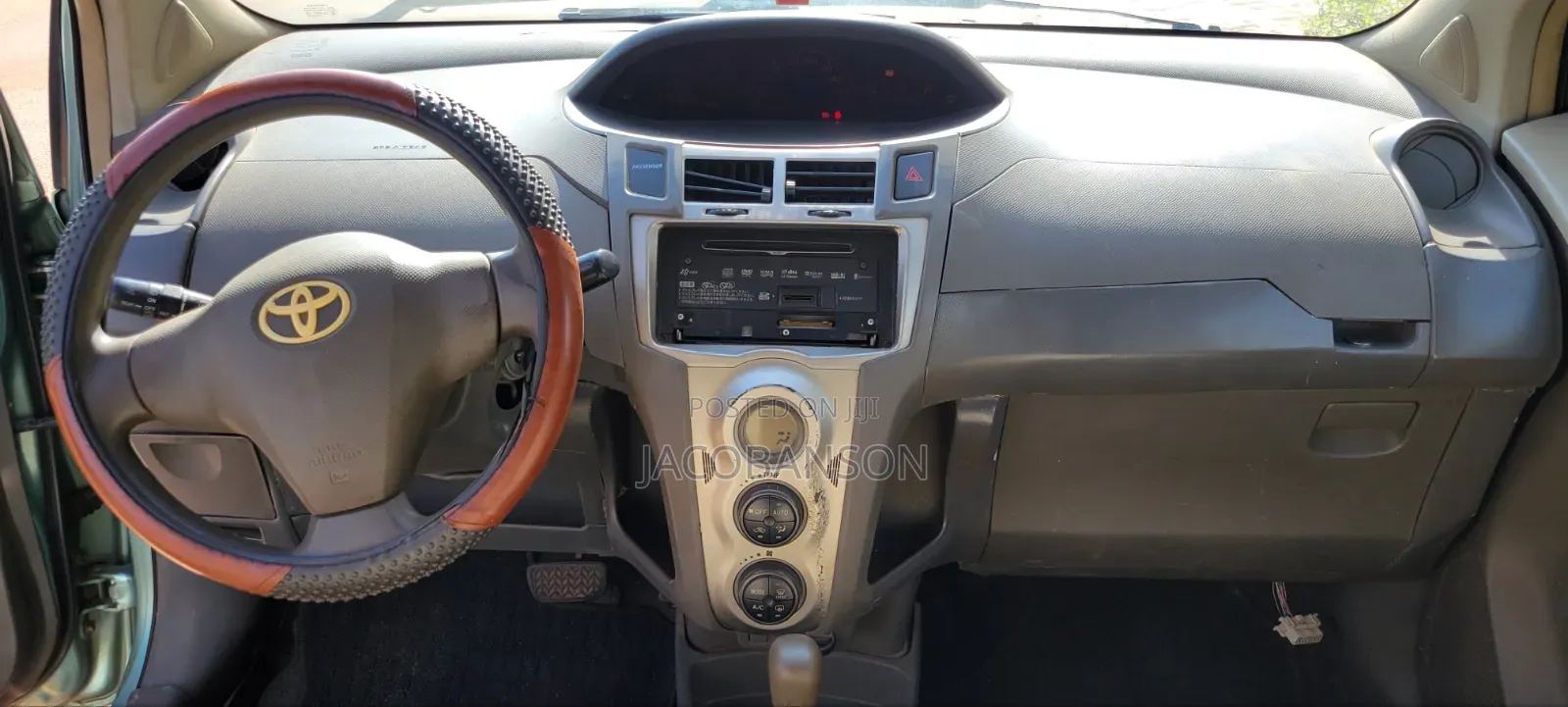 Toyota Vitz 2010 Green