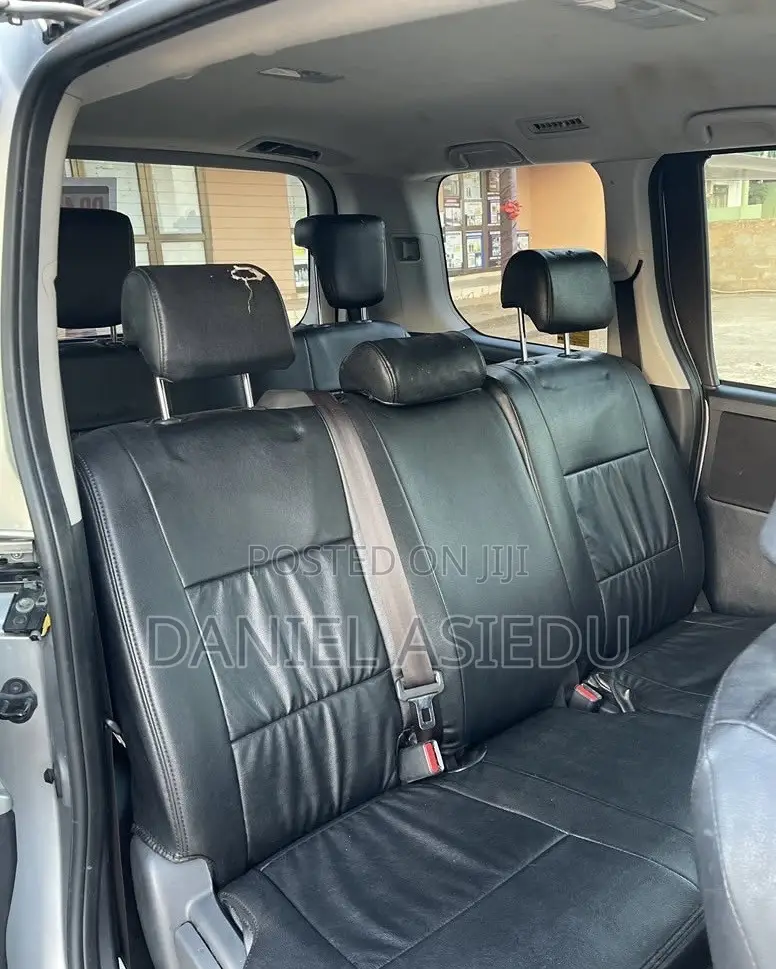 Toyota Voxy V 2WD 8-Seater 2013 Silver