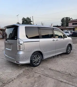 Toyota Voxy V 2WD 8-Seater 2013 Silver