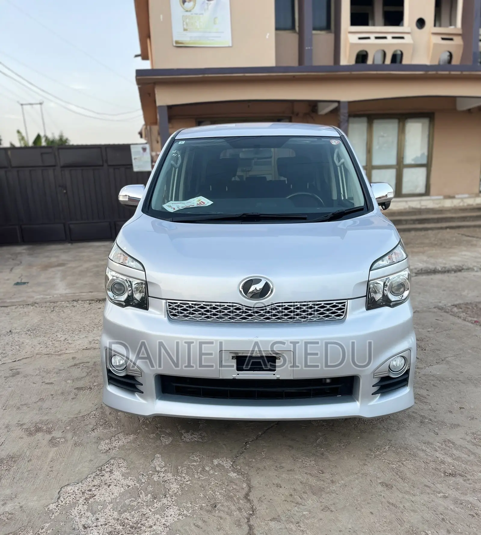 Toyota Voxy V 2WD 8-Seater 2013 Silver