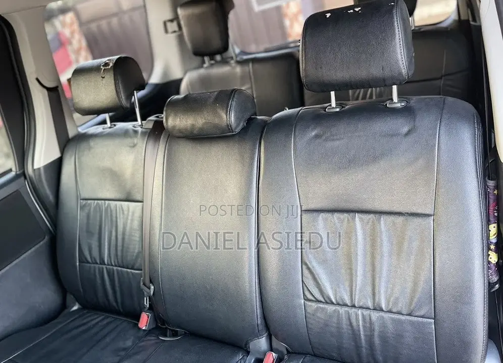Toyota Voxy V 2WD 8-Seater 2013 Silver