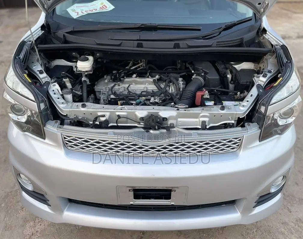 Toyota Voxy V 2WD 8-Seater 2013 Silver