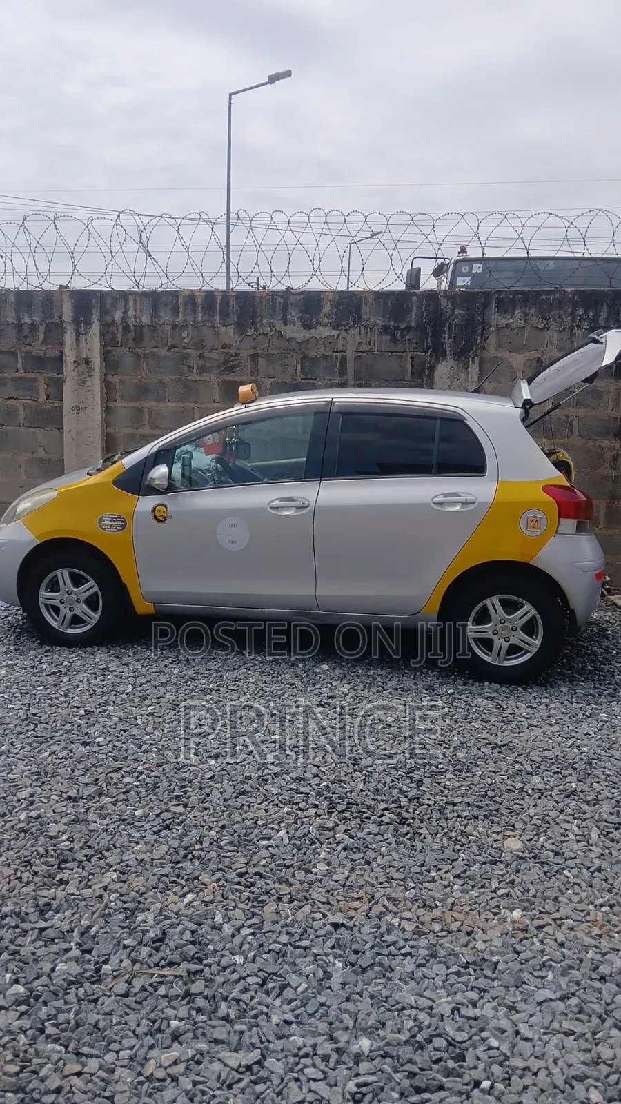 Toyota Vitz 2010 Silver