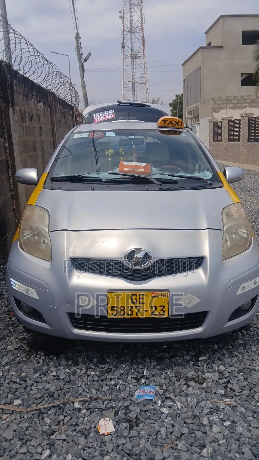 Toyota Vitz 2010 Silver