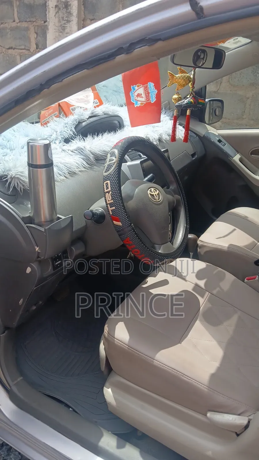 Toyota Vitz 2010 Silver