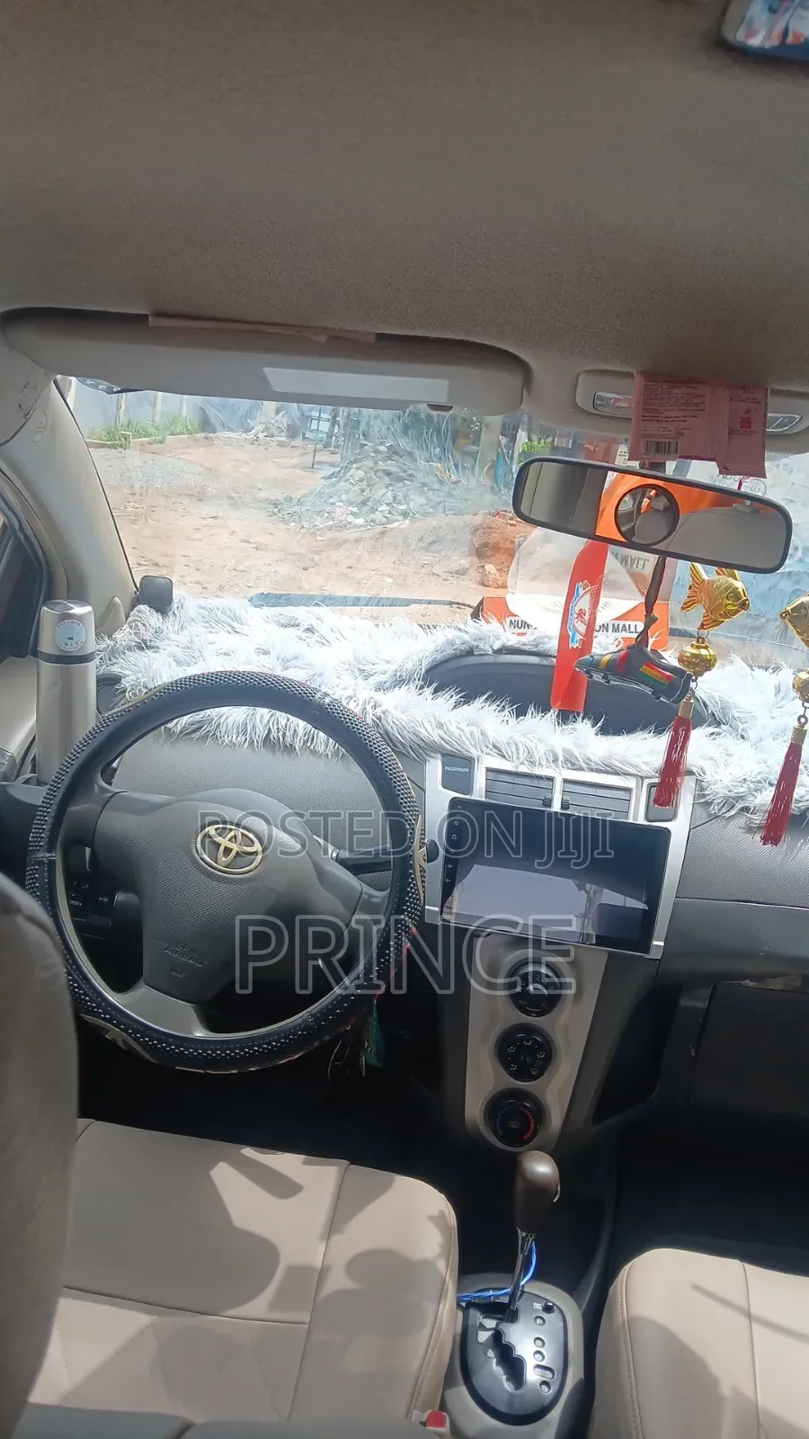 Toyota Vitz 2010 Silver