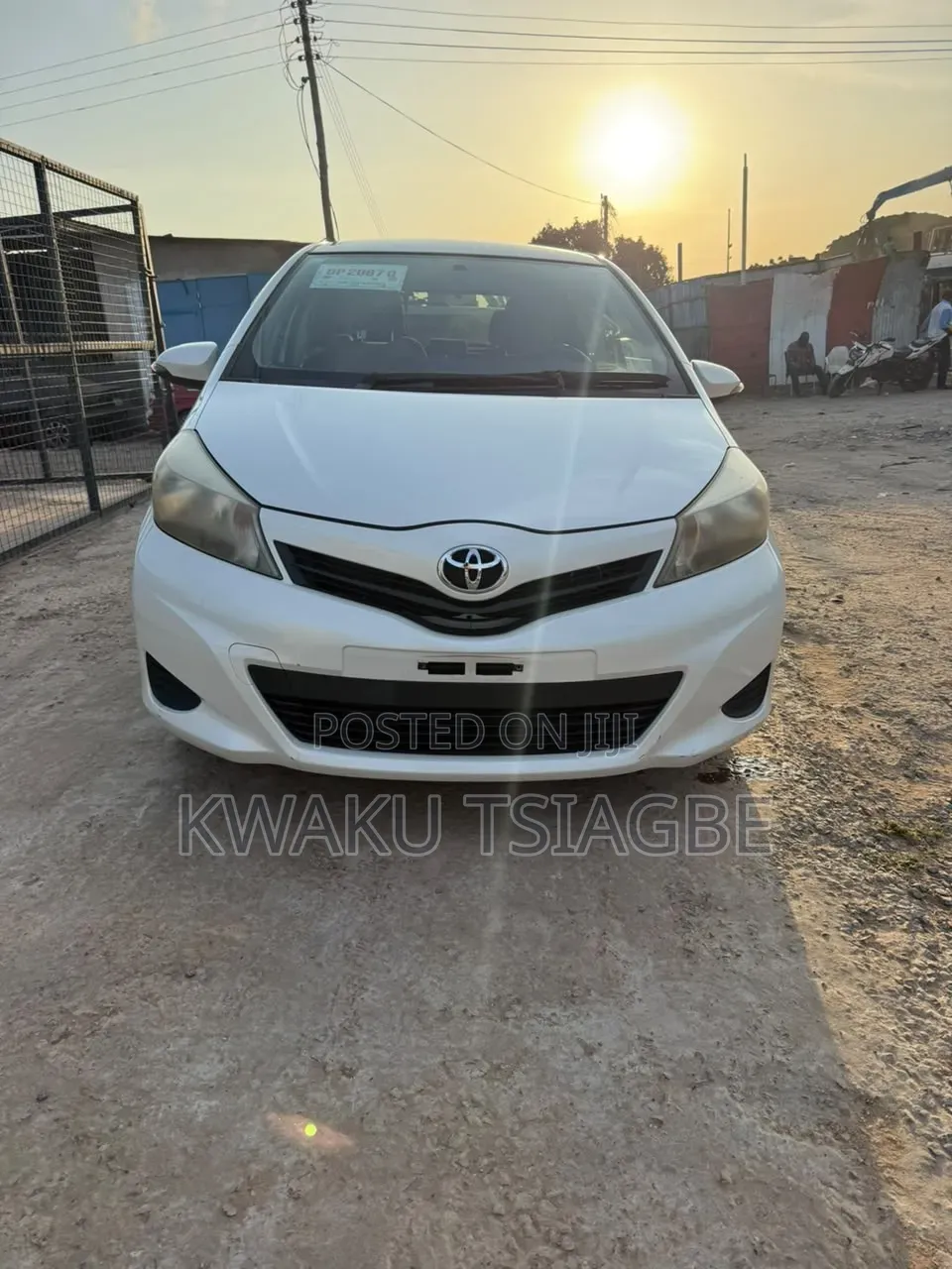 Toyota Vitz 1.5 FWD 5dr 2013 White