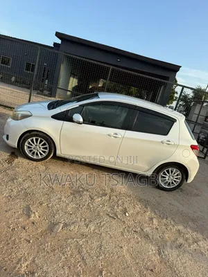 Toyota Vitz 1.5 FWD 5dr 2013 White
