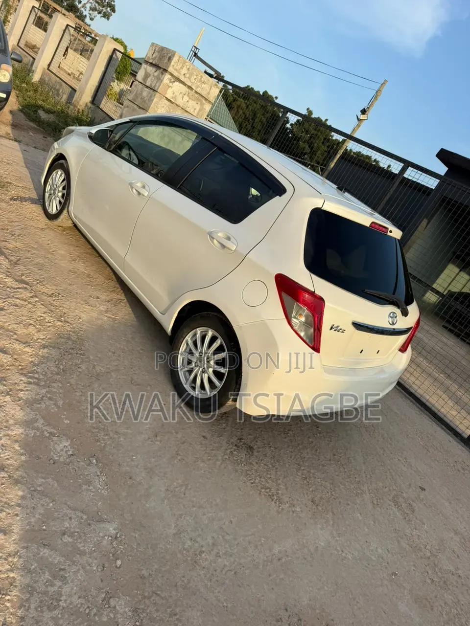 Toyota Vitz 1.5 FWD 5dr 2013 White