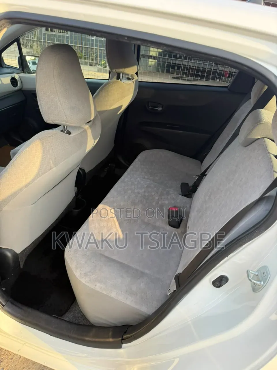Toyota Vitz 1.5 FWD 5dr 2013 White
