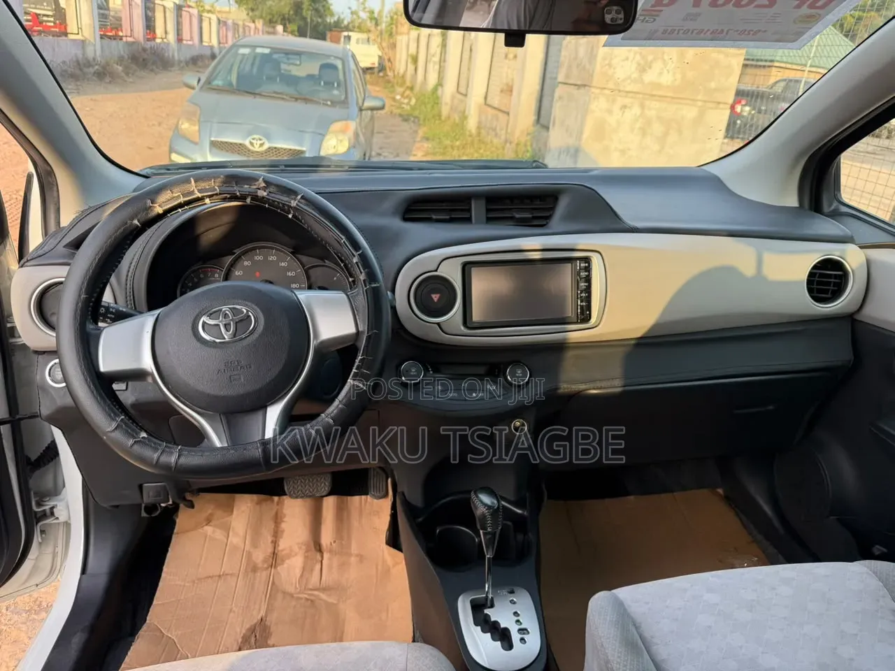 Toyota Vitz 1.5 FWD 5dr 2013 White
