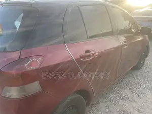 Toyota Vitz 2010 Red