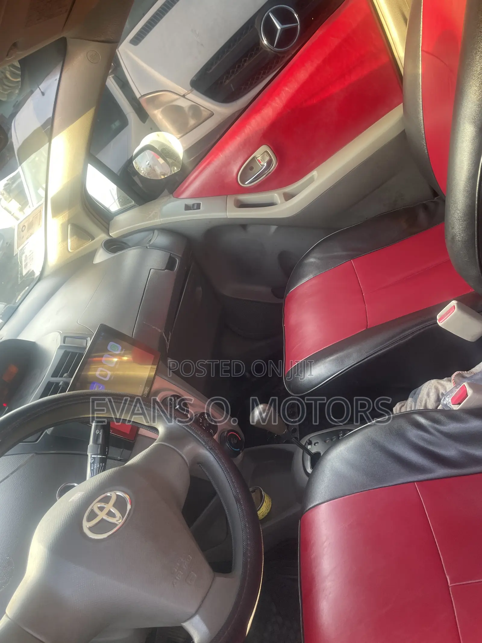 Toyota Vitz 2010 Red
