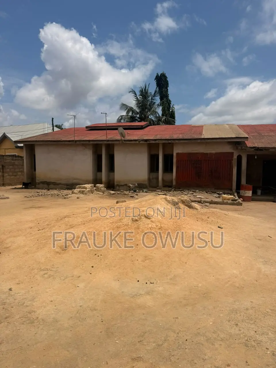 6bdrm House in Akweley for sale