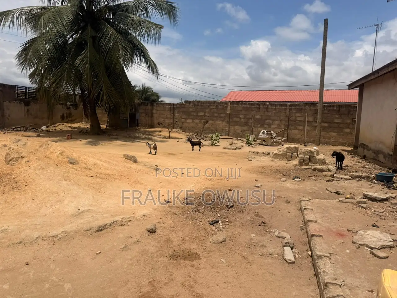 6bdrm House in Akweley for sale