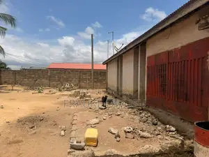 6bdrm House in Akweley for sale