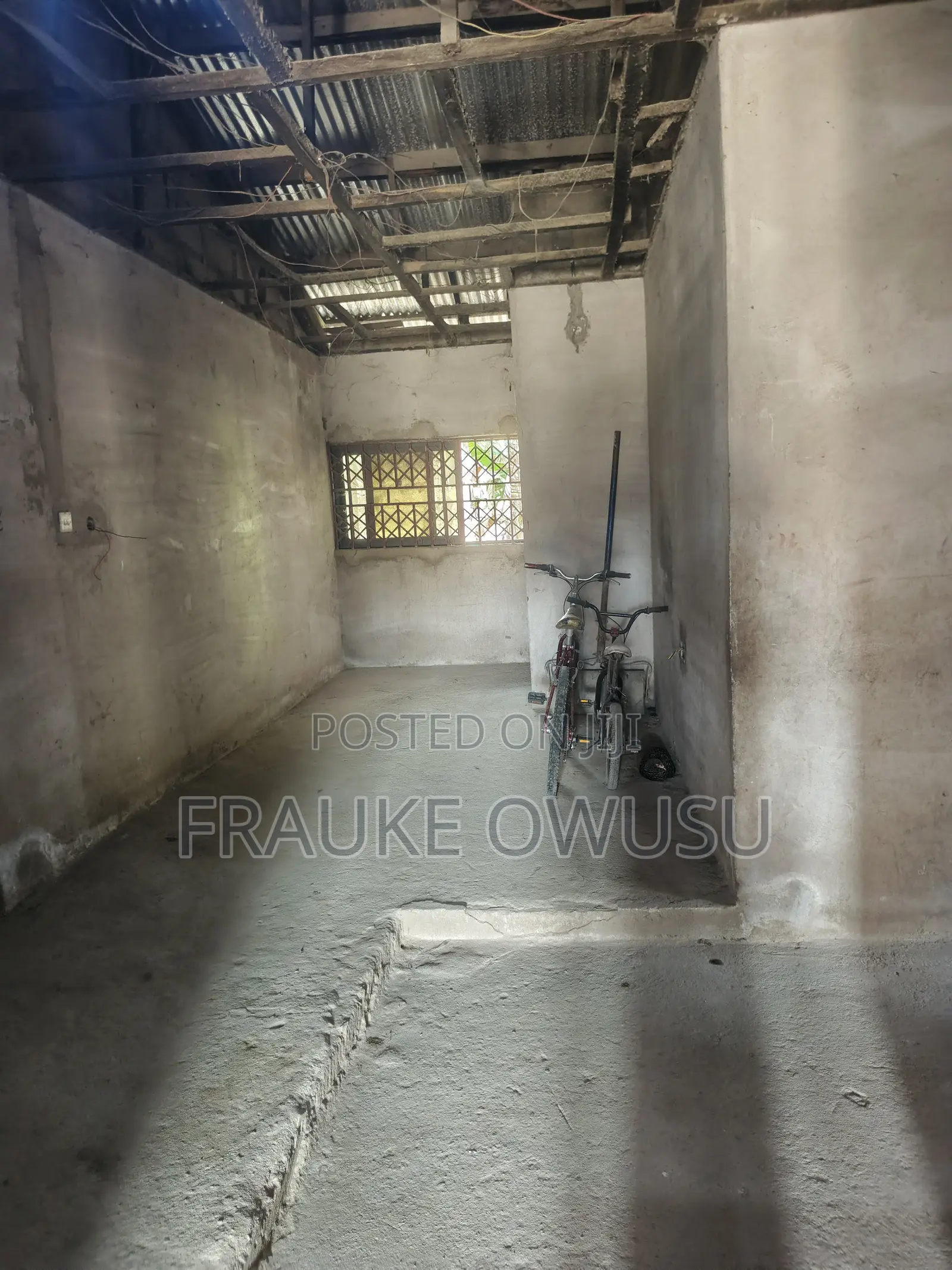 6bdrm House in Akweley for sale
