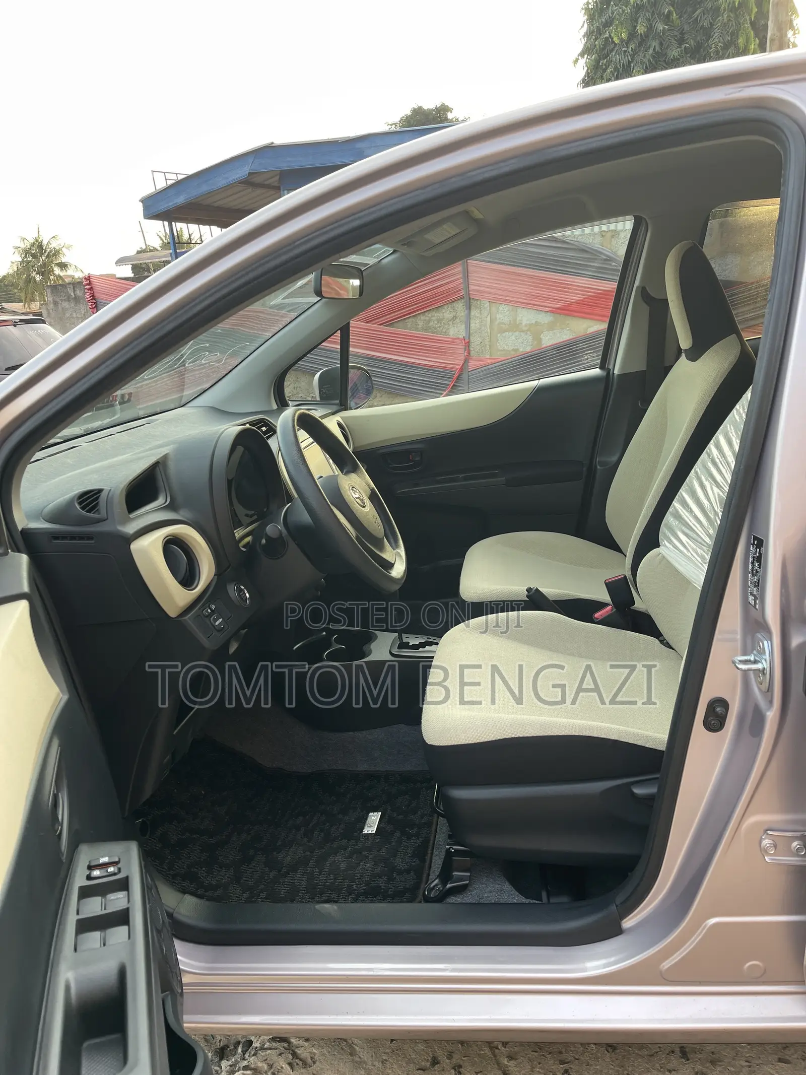Toyota Vitz 1.3 FWD 5dr 2013 Pink