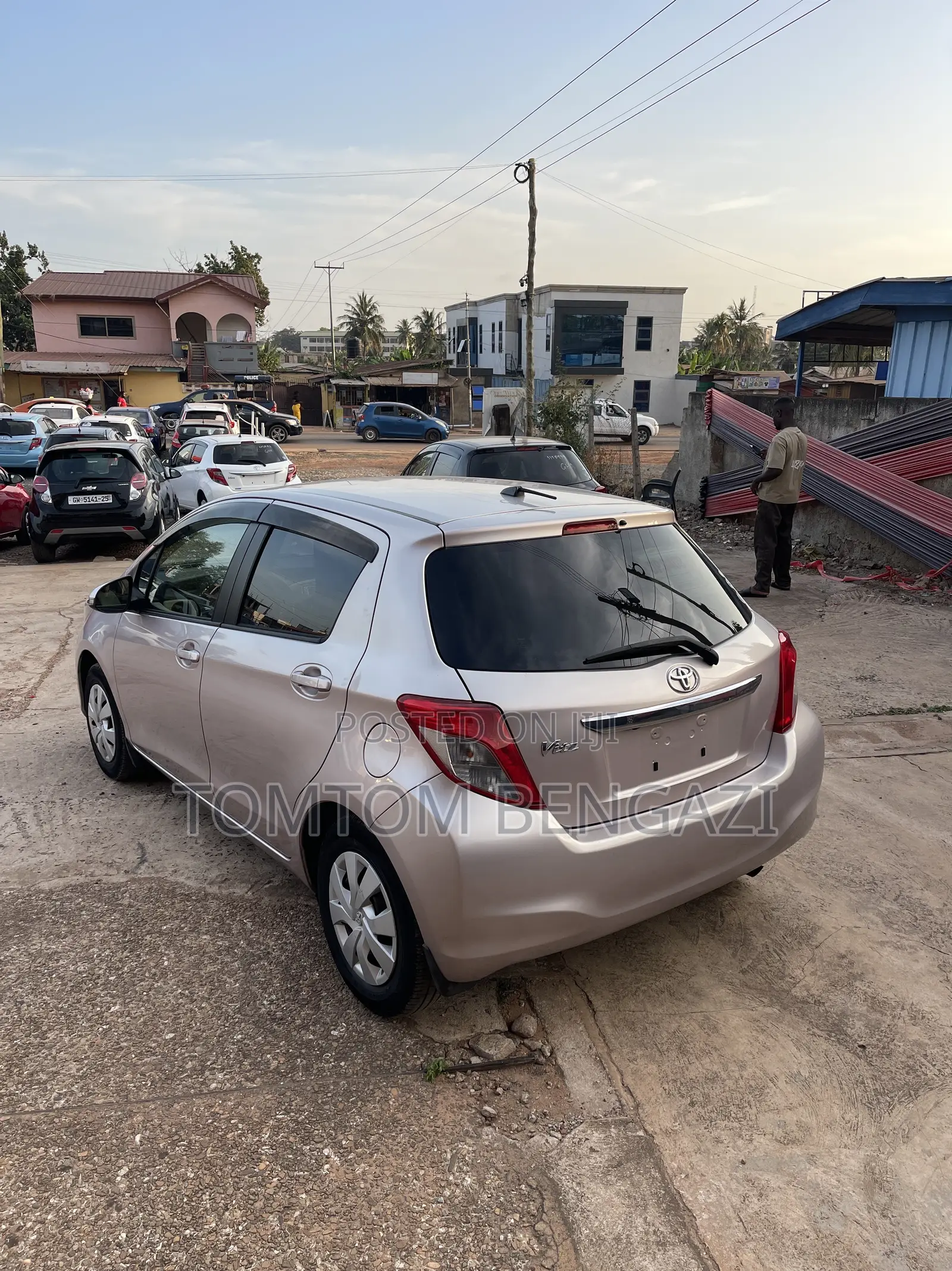 Toyota Vitz 1.3 FWD 5dr 2013 Pink