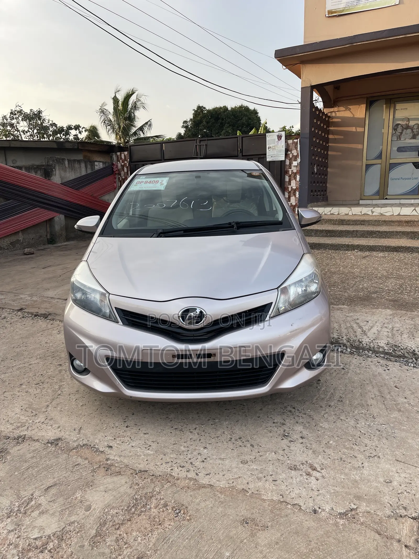Toyota Vitz 1.3 FWD 5dr 2013 Pink