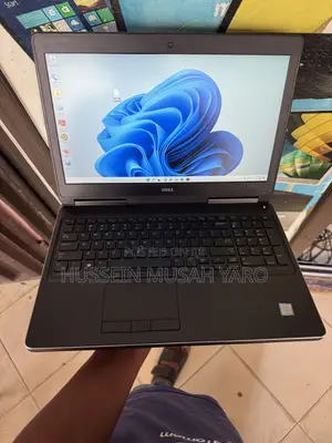Laptop Dell Precision 7510 16GB Intel Core i7 HDD+SSD 128GB