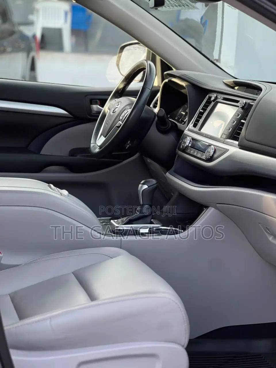 Toyota Highlander XLE 4x4 V6 (3.5L 6cyl 8A) 2018 Gray
