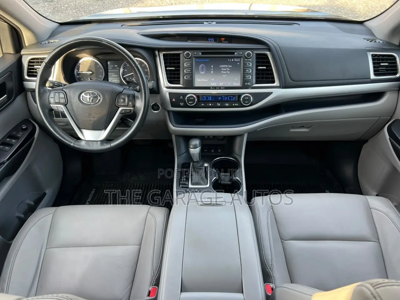 Toyota Highlander XLE 4x4 V6 (3.5L 6cyl 8A) 2018 Gray