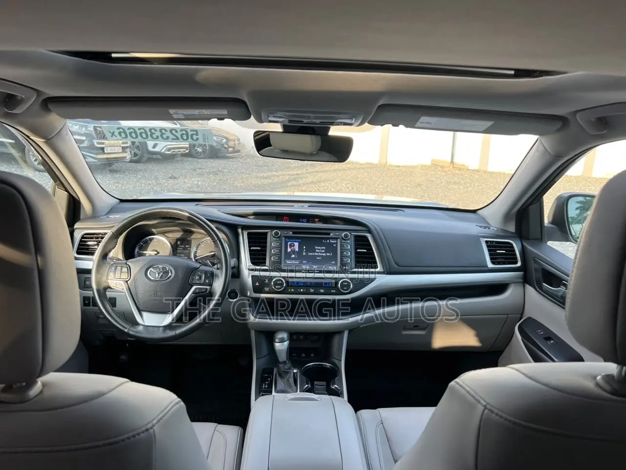 Toyota Highlander XLE 4x4 V6 (3.5L 6cyl 8A) 2018 Gray