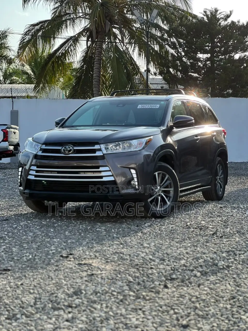 Toyota Highlander XLE 4x4 V6 (3.5L 6cyl 8A) 2018 Gray